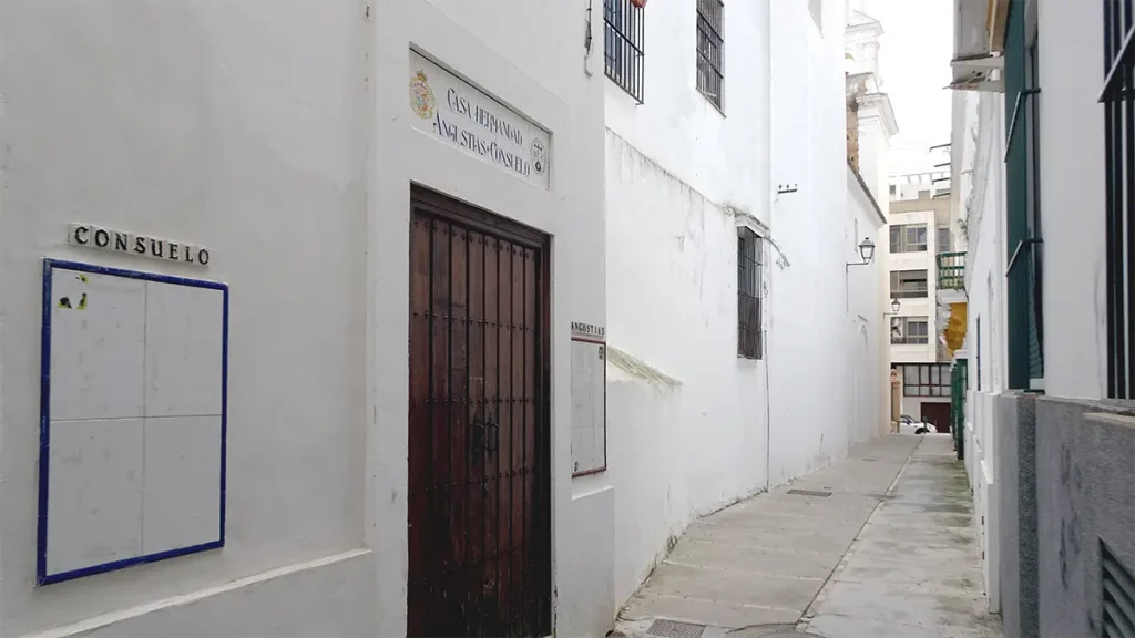 Casa de Hermandad del Consuelo Sanlúcar de Barrameda La Casa de Hermandad del Consuelo, en el pasaje Virgen de las Angustias. Foto: Domingo Lagomazzini.