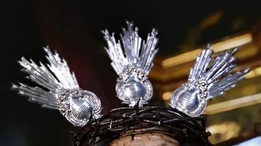 Juego de potencias de Nuestro Padre Jesús del Consuelo. Plata de ley (siglo XVII). Restauradas en Laboratorios Dopla (Sevilla, 1993).