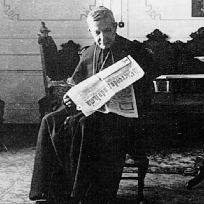 beato marcelo spinola El beato Marcelo Spínola, con un ejemplar de El Correo de Andalucía en sus manos. Foto: Archidiócesis de Sevilla.